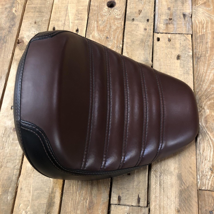 Indian Scout Bobber rider's solo seat - black & brown vinyl